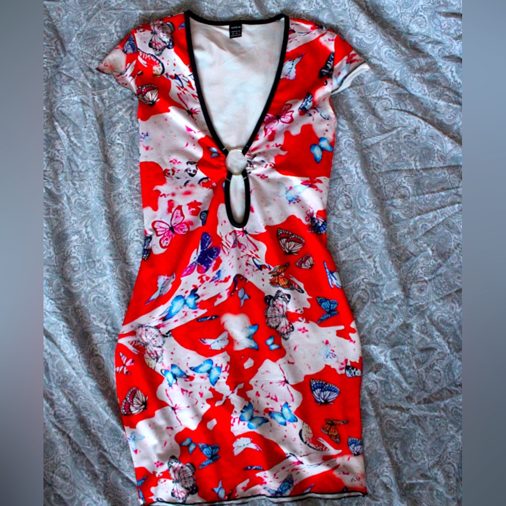Bodycon Red Abstract Butterfly Design Dress W/ Deep Plunge Cut Out And Ring